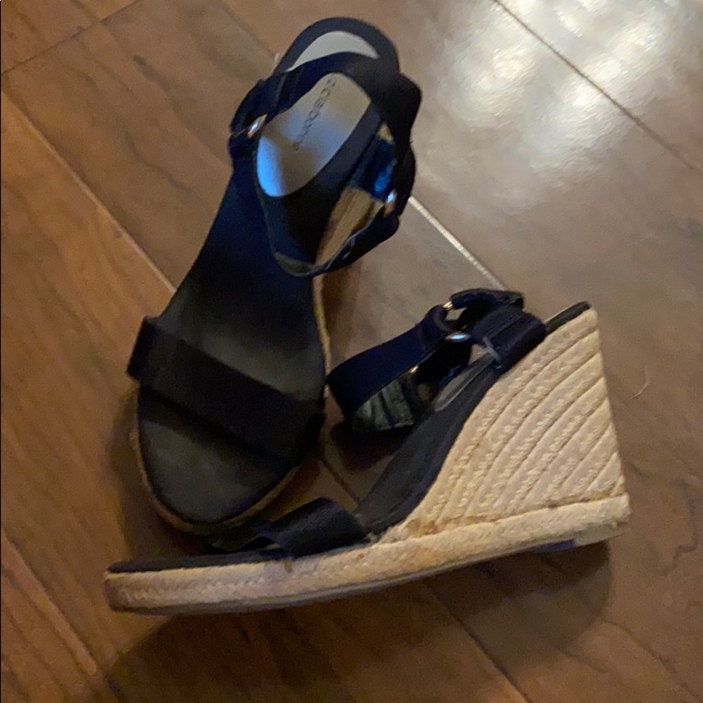 Women’s size 6 classy wedges